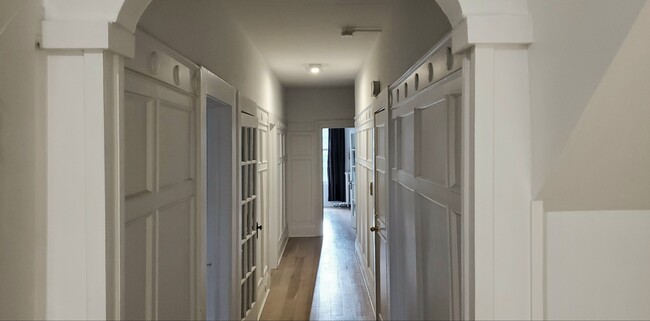 Building Photo - 127 Walmer Rd