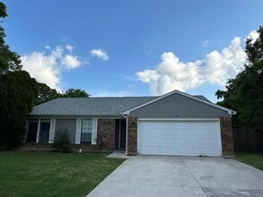 Building Photo - 927 S Riverside Dr