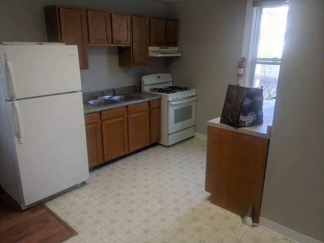 Building Photo - 200 Park St