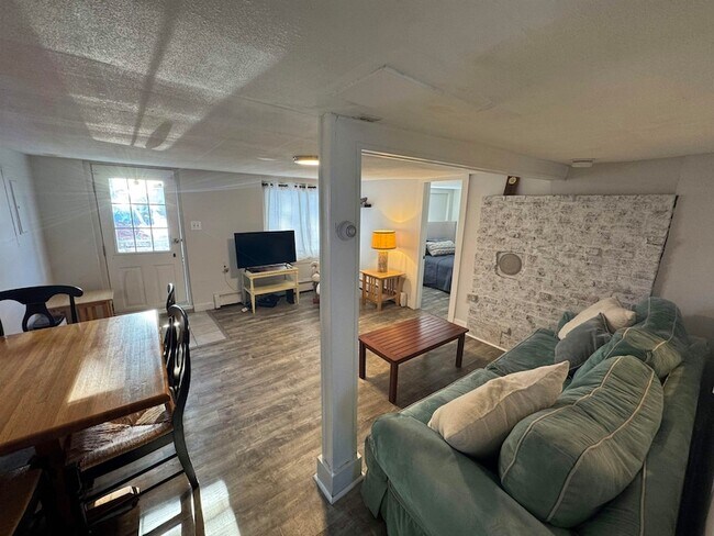 Foto del edificio - 159 Hills Beach Rd