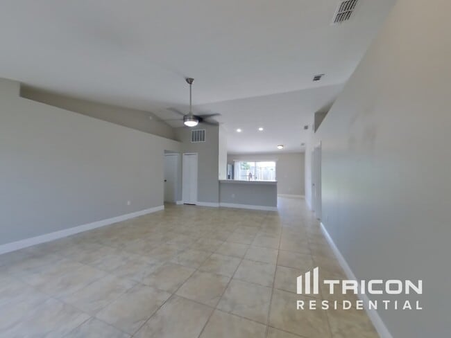 Foto del edificio - 3240 Amber St