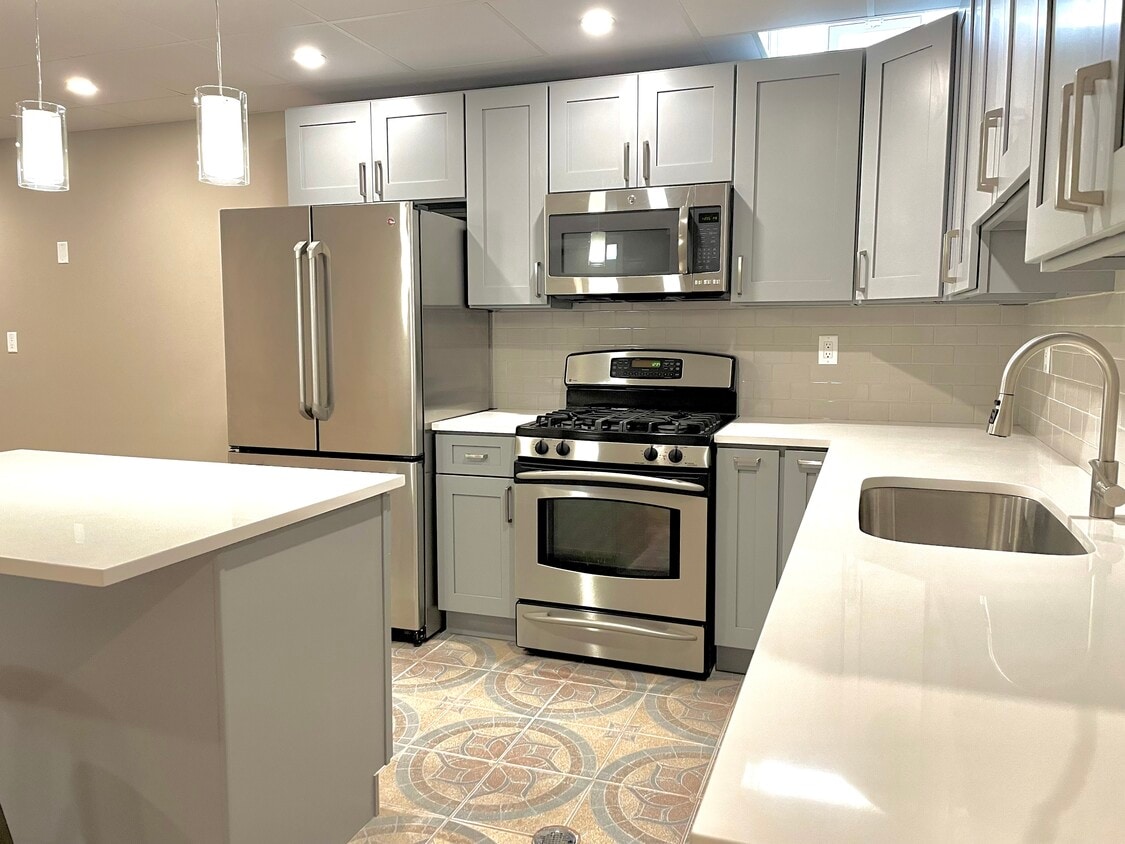 Open kitchen - 1305 N 22nd Ave