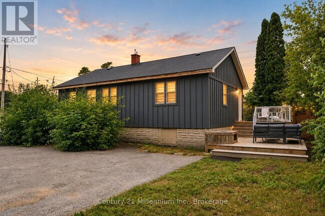 Building Photo - 316 Hume St