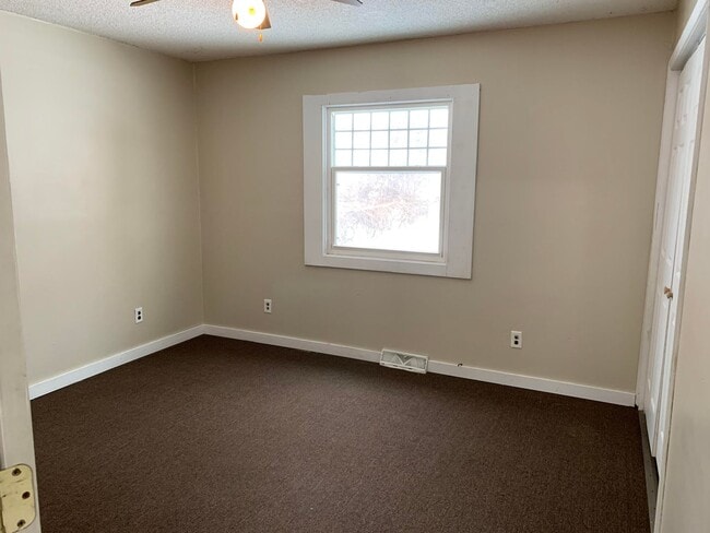Building Photo - Lovely 3 Bedroom Southside Holland