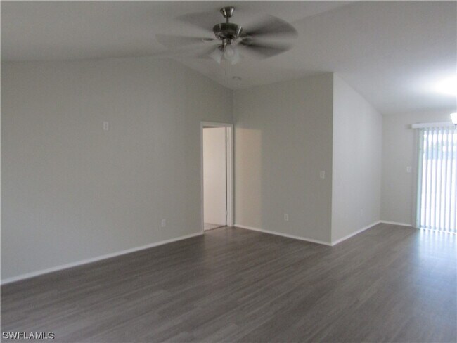 Foto del edificio - 3024 SW 8th Pl