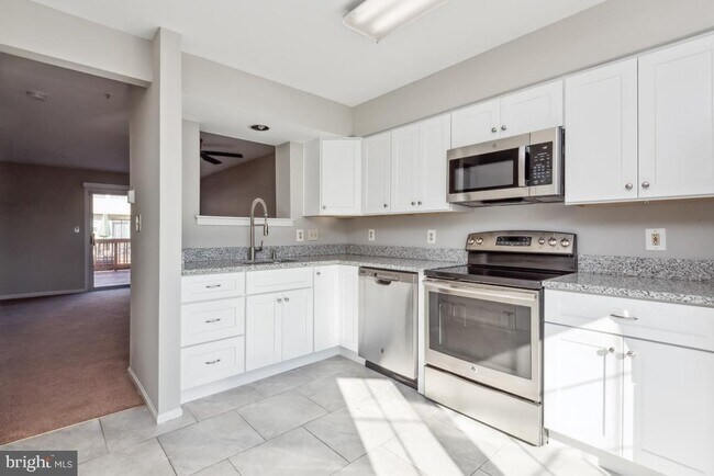 Building Photo - 1340 Waterway Ct
