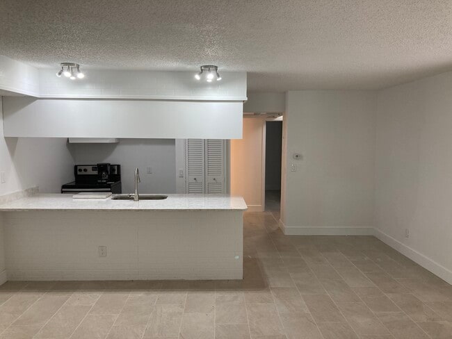 Building Photo - 2278 Richter St