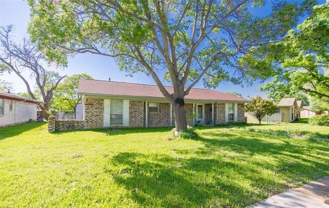 Building Photo - 1409 Mt Vernon Dr