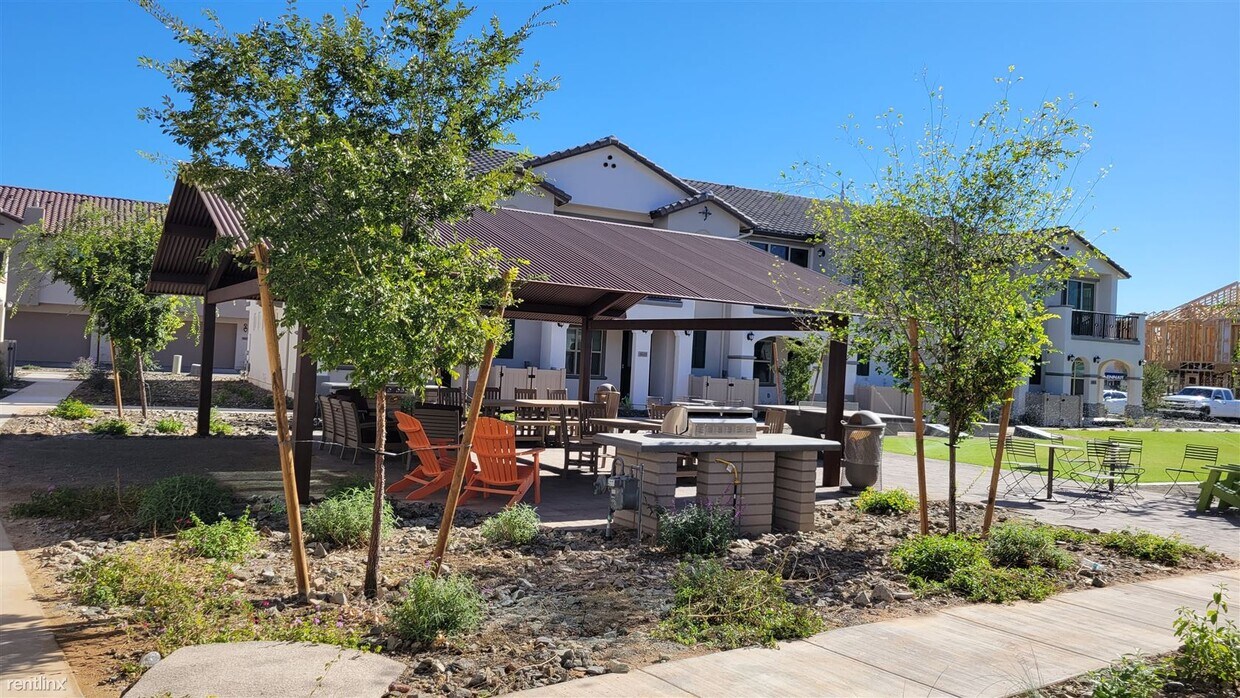 Primary Photo - 3 br, 2 bath Townhome - 9837 East Gamma Av...