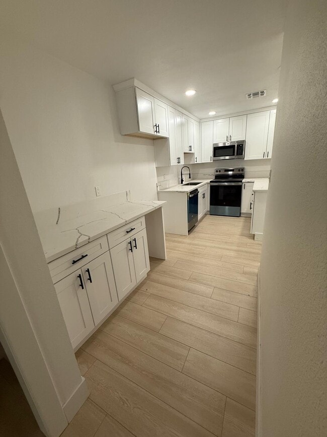 Foto del edificio - 3648 Elkhorn Blvd