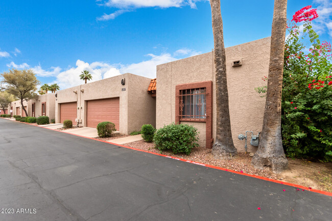 Building Photo - 1207 E Encantada Pl