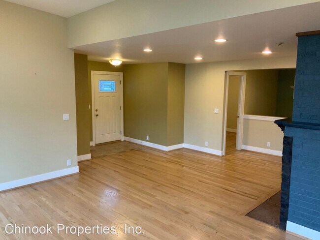 Foto del edificio - 3 br, 2 bath House - 650 W 25th Pl.