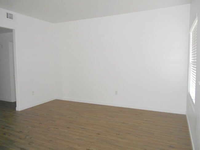 Building Photo - Charming 2 Bedroom, 2 Bathroom Home!