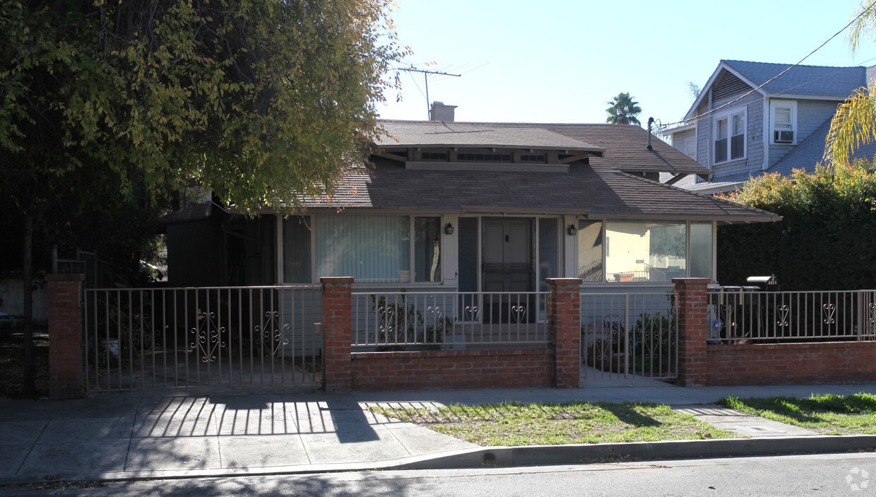 Foto del edificio - 6012-6014 Hayes Ave