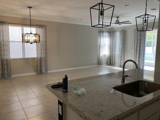 Building Photo - 4052 Tomoka Dr