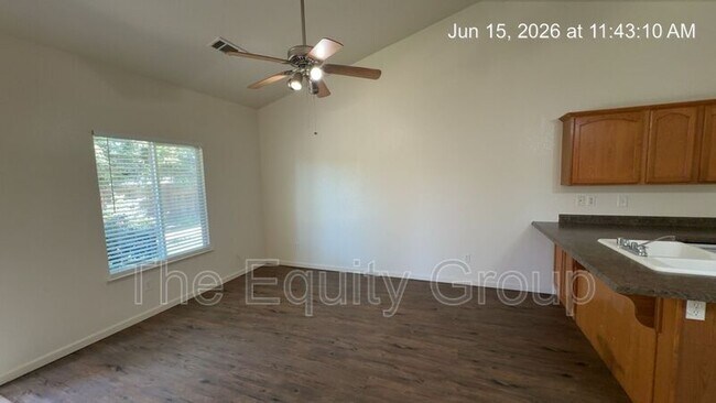 Foto del edificio - 1319 S Crowe St