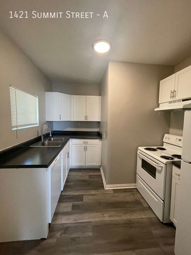 Foto del edificio - Very Spacious 3 Bed Apartment Close to OSU...