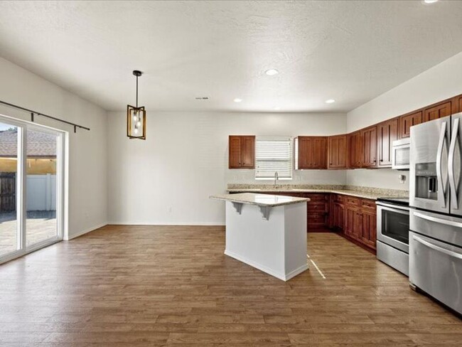 Building Photo - 564 N Harrison
