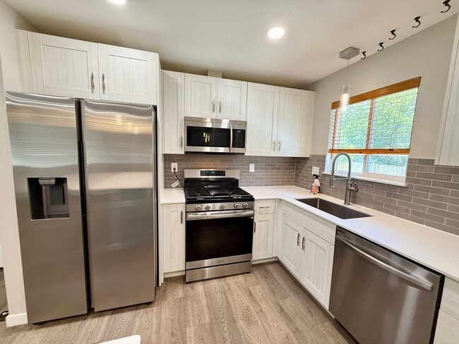 Building Photo - Fully Remodeled 3 Bedroom Home Located in the desirable Rustic Hills neighborhood