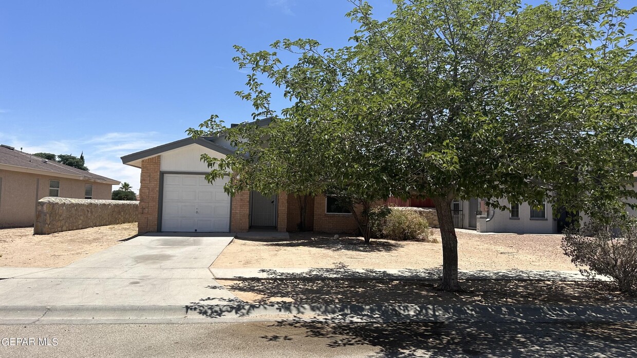 Primary Photo - 671 Danube Dr