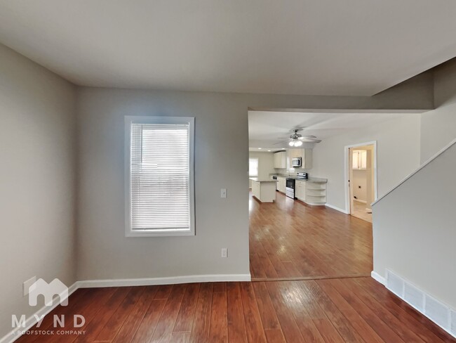 Building Photo - 113 S Frey Ave