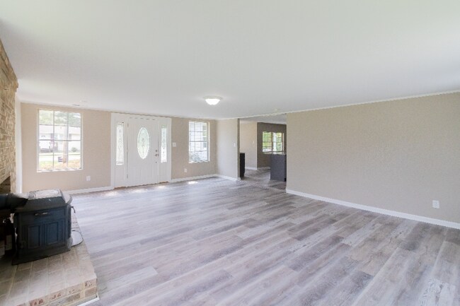 Building Photo - 24338 Longview Rd