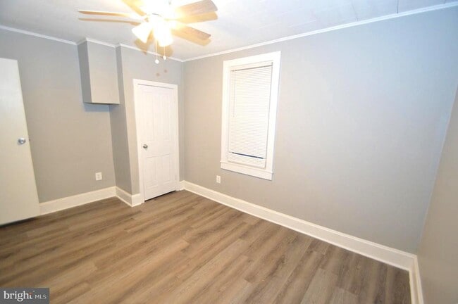 Building Photo - 374 Farnsworth Ave