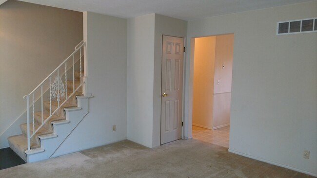 Building Photo - 1017 W Wilshire Dr