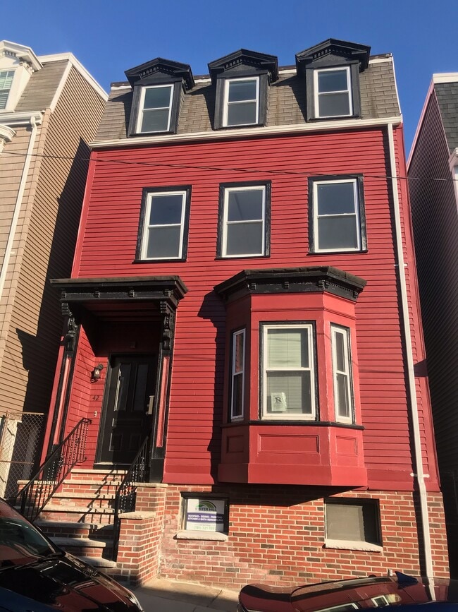 Building Photo - 42 Gates St