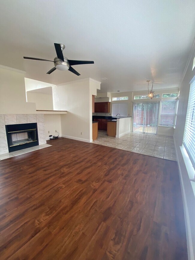 Foto del edificio - Located in a great neighborhood 4Bdm 3Ba H...