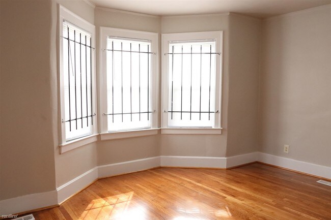 Foto del edificio - 3 br, 1 bath Flat - 2531 Pingree St Unit 1