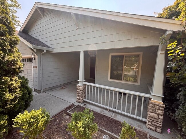 Building Photo - 3052 Gary Dr