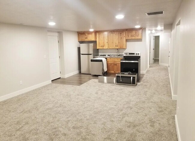 Building Photo - 1481 N Arcadia Dr