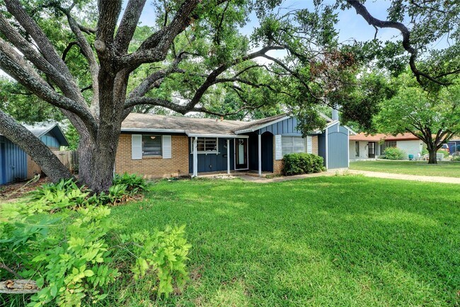 Foto del edificio - 8310 Stillwood Ln