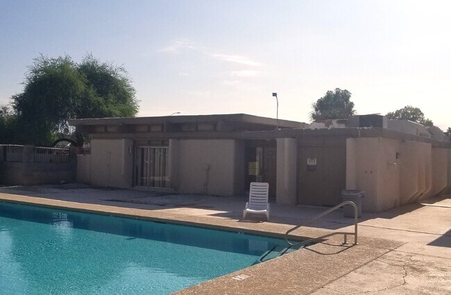 Building Photo - STUNNING TWO-STORY 2 BEDROOMS TOWNHOUSE FO...