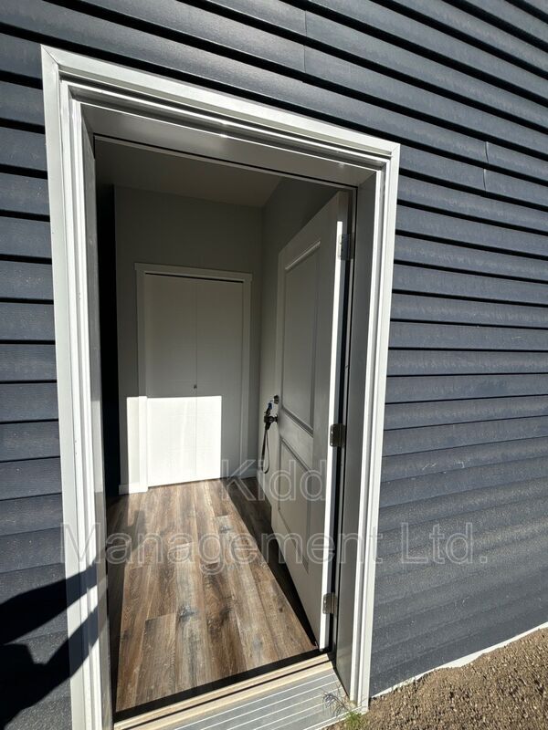 Building Photo - 217 Monterey Rd W
