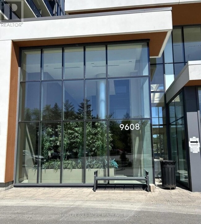 Building Photo - 9608 Yonge St