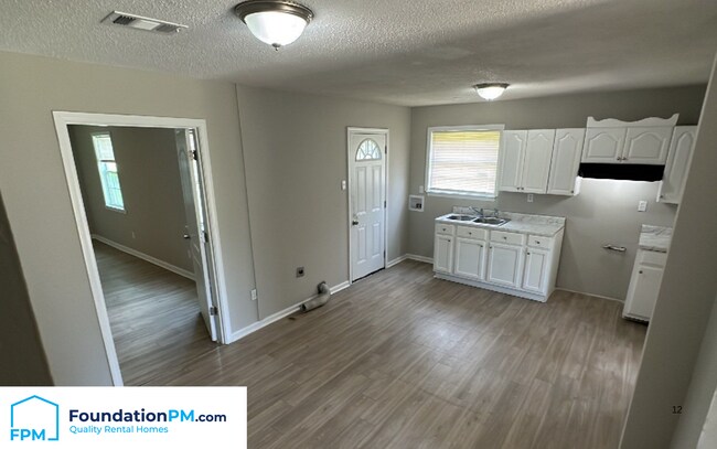 Building Photo - 418 McFarland Dr