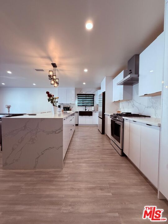 Foto del edificio - 16047 Bryant St