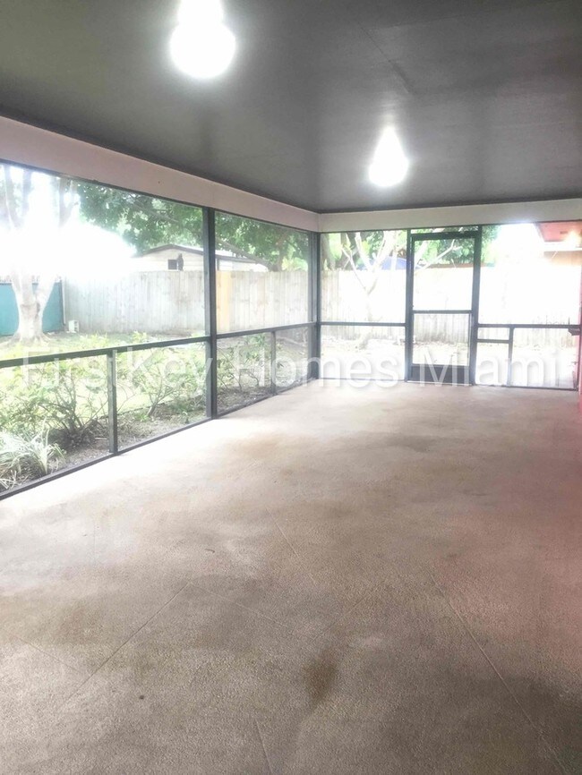 Foto del edificio - 132 Santander Ct