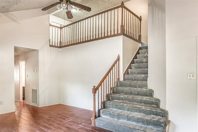 Foto del edificio - 10025 Rosbrook Dr