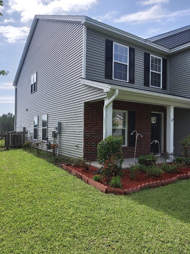 Building Photo - 304 Deep River Rd