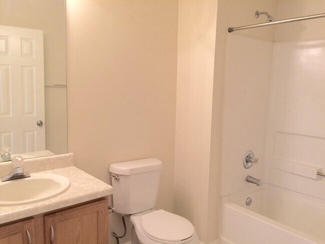 Building Photo - 713 Asbury Way