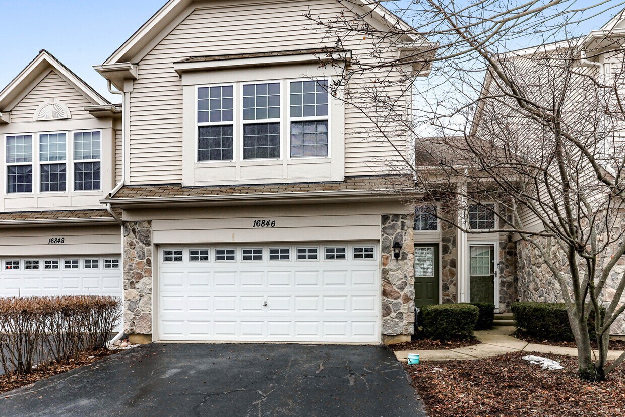 16846 S Mallard Ln, Lockport, IL 60441 Townhome Rentals in Lockport