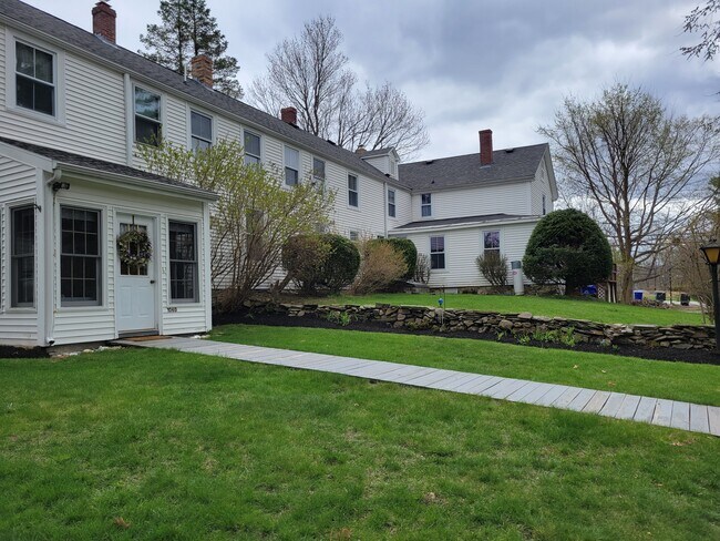 Foto del edificio - 106 Emerson Ave