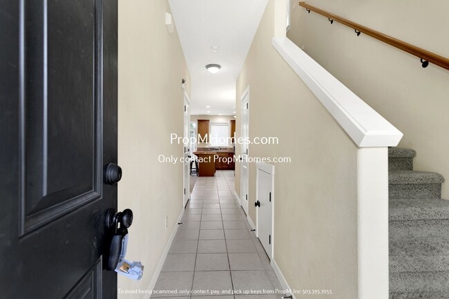 Building Photo - Spacious Three-Bedroom Condo Awaits in Des...