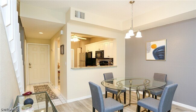 Foto del edificio - 1044 Woodshire Ln