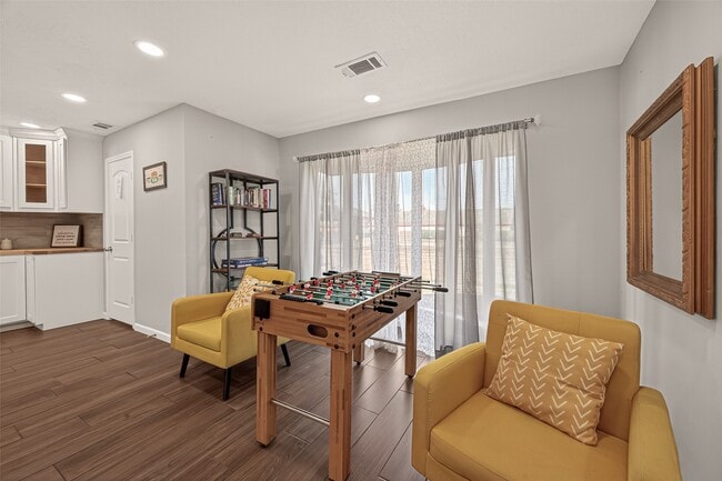 Foto del edificio - 8307 Carvel Ln