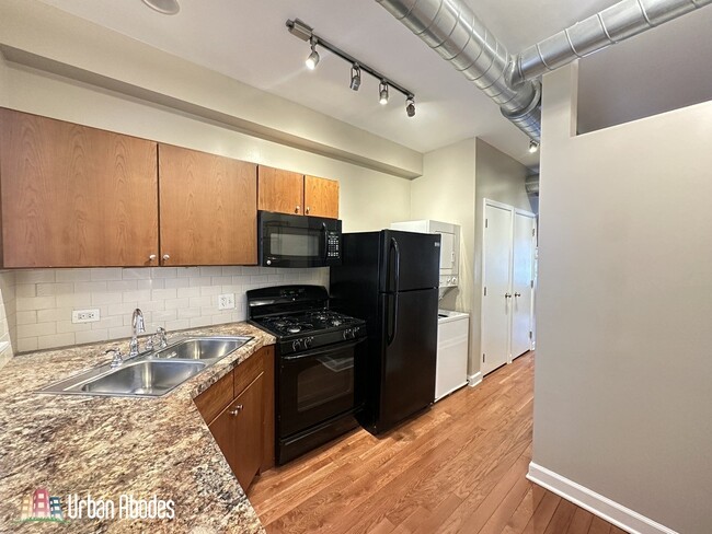 Foto del edificio - 674 N Orleans St