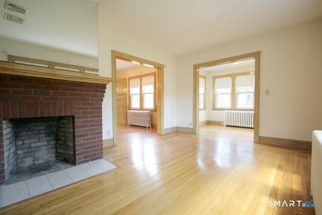 Building Photo - 38 Hervey St